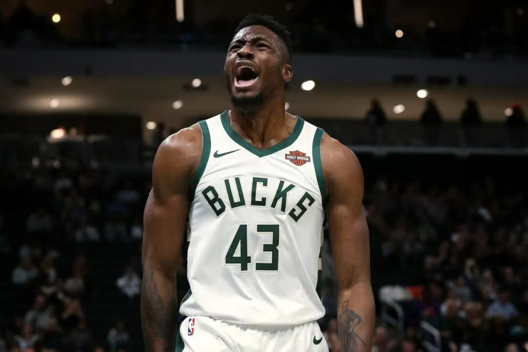 确定！场均2.4分+跟腱撕裂，这都能签约，妥妥NBA最强关系户啊